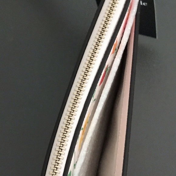 NWT Kate Spade Strawberry Garden Medium Wristlet - Picture 7 of 10